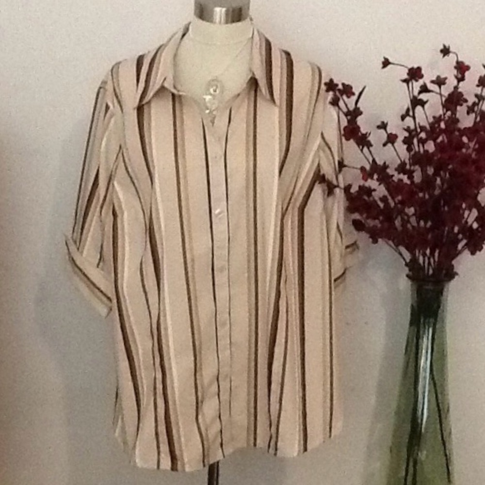 NWT Lane Bryant Button blouse Size 22/24